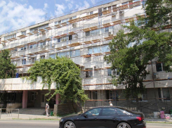 Образцовый дом: продолжается благоустройство проблемного дома в Анапе