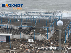 Море вышло из берегов: разрушения после мощного шторма в Анапе