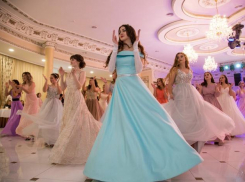 В Анапе 100 пар кружились в танце на молодёжном весеннем балу 