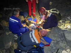 В Анапе женщина сорвалась с обрыва