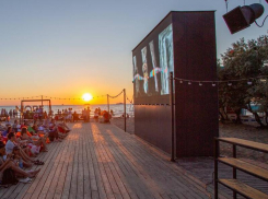 В Анапе на лаундж-зоне 13 июля пройдет конкурс костюмов в стиле 90-х