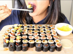 В анапском кафе «Я Ем» 1 марта продали 2300 роллов! 70 тысяч рублей отдадут детям