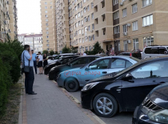 12-летняя девочка разбилась насмерть при падении из окна высотки в Анапе 