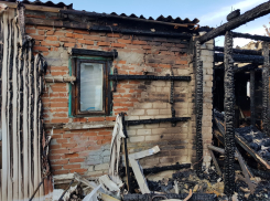 Во время пожара под Анапой маленькая девочка получила ожоги
