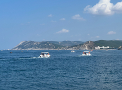 В Международный день снежного барка в Анапе будет тепло и ветрено 