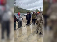 На стройке под Анапой выявили 33 приезжих: часть работала без патента