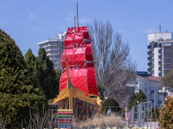 «Алые паруса» Анапы - игровая площадка или арт-объект: что думают анапчане и гости курорта