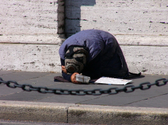 Бомжи и попрошайки в Анапе - реально бедные или это такой бизнес?