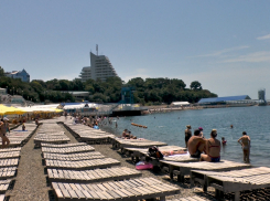 Правда ли, что на анапских пляжах в море нашли пятна мазута: выясняем подробности