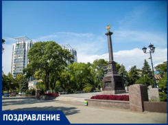 Василий Швец и Леонид Красноруцкий поздравили анапчан с Днем защитника Отечества