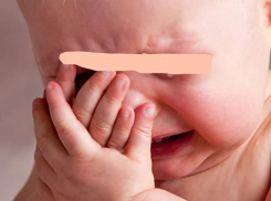 Появилось видео, как мать выкидывает свою малютку в тамбур поезда недалеко от Анапы