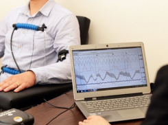 На улицах Анапы поспорили, можно ли обмануть детектор лжи
