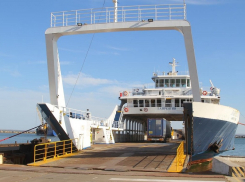 Керченская паромная переправа под Анапой закрыта из-за шторма