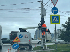 На пересечении Анапского шоссе и улицы Спортивной в Анапе устанавливают светофор