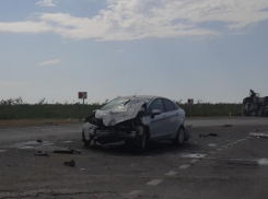 Подробности аварии в Анапе с перевёрнутым грузовиком: в одной из машин был ребёнок