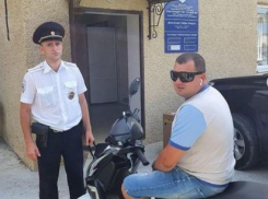 Полицейские нашли мужчину, который заехал на анапский пляж на мопеде