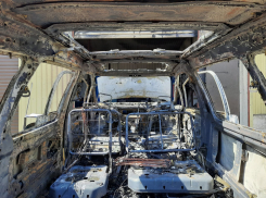 В Анапе сгорела иномарка, а в Витязево воры похитили аппаратуру и банковскую карту