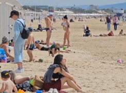 На чиле, на расслабоне: обстановка на пляжах Витязево