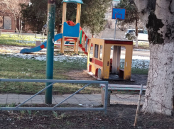 Район старого города в Анапе пришел в упадок: жители просят вернуть детям игровые площадки