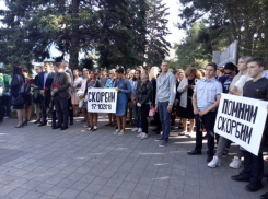 Анапчане попрощались с погибшими в Керчи и сдают кровь для пострадавших