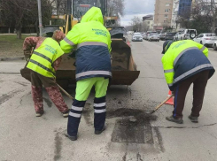 В Анапе начались работы по ямочному ремонту городских дорог