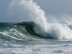 В Анапе объявлен режим повышенной готовности из-за шторма с волнами до 6 метров
