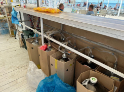 Тотальный контроль: полиция Анапы изъяла нелегальный алкоголь на центральном пляже 