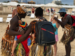 Чурчхела, горячая кукуруза и креветки на пляже в Анапе достали по гланды!