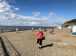  Солнце и водоросли: обстановка на одном из пляжей Анапы на 3 октября