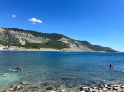 В Анапе через суд требуют освободить пляж Большого Утриша от застройки