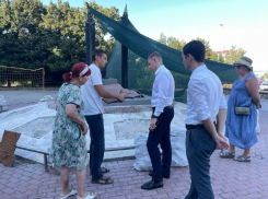 В Анапе проводится благоустройство мемориала «Три свечи» 