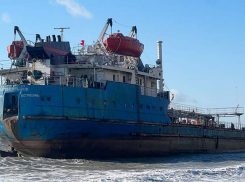 В Краснодарский край прибыла установка для откачки нефтепродуктов из затонувших танкеров
