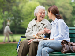 Анапчанам предлагают принять в семью одиноких стариков