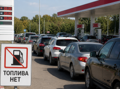 На Кубани осложнилась ситуация с бензином: на АЗС вводят ограничения