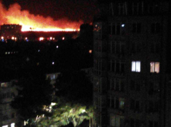 Горим.. спасите...  Чембурка! Есть угроза возгорания жилых домов