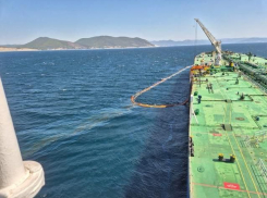 Площадь нефтяного пятна в Черном море составляет 100 кв. км