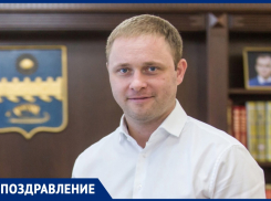  Мэр города Василий Швец поздравил анапчанок с 8 Марта