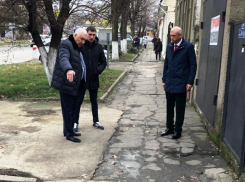 В Анапе несколько улиц закатают в асфальт