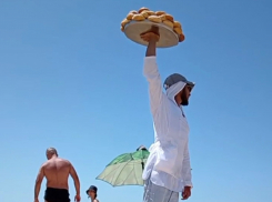 Маркетинг по-анапски: нестандартная реклама пончиков на пляже