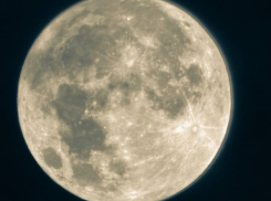 «Урожайное» полнолуние и затмение: в Анапе наблюдали редкое небесное явление