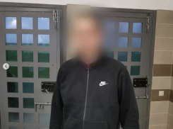 Арестовали мужчину, который разбил стекло в подъезде многоэтажки в Анапе