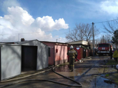 В Анапе загорелся жилой дом. Пострадал человек
