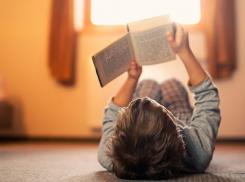 Дети читают книжки для взрослых: анапчанка возмущена содержанием детских изданий