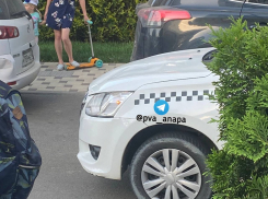Таксист сбил ребёнка возле ЖК «Раз Два Три» в Анапе