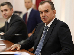 Губернатор Краснодарского края просит водителей на время отказаться от поездок в сторону Крыма