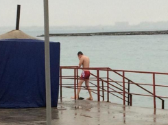 Креативные анапчане организовали баню прямо на берегу моря
