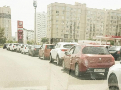 Бензиновый ажиотаж в Анапе не утихает: водителей просят не создавать дефицит своими руками