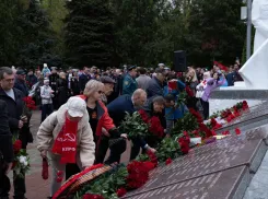 В Анапе прошла торжественная церемония возложения цветов к Вечному огню