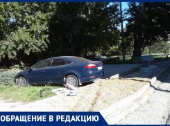 Новый тротуар на Рождественской в Анапе заблокировал выезд водителям