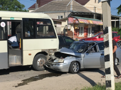 В Супсехе под Анапой «Лада» врезалась в автобус, пострадали 4 человека
